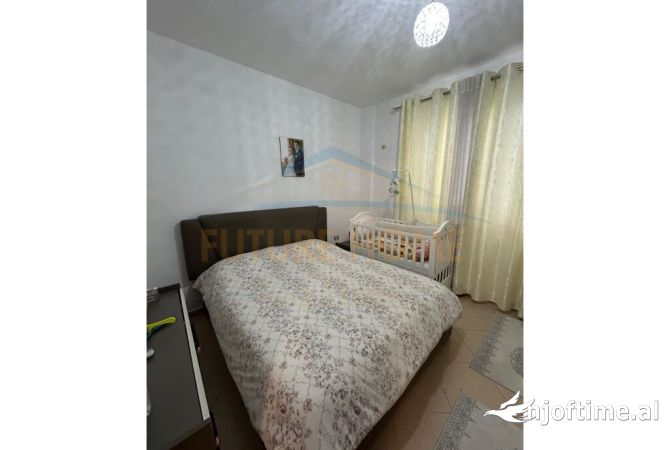 Shtepi ne shitje Apartament ne Tirane, 2+1, Mobilimi E mobiluar, Pagesa 123,000  Euro.