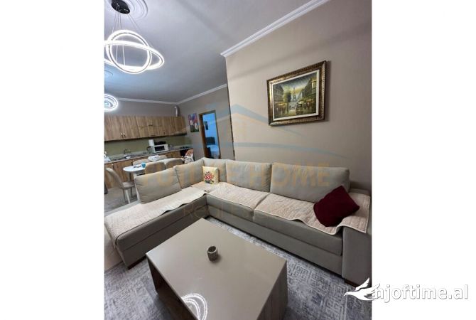Shtepi ne shitje Apartament ne Tirane, 2+1, Mobilimi E mobiluar, Pagesa 123,000  Euro.
