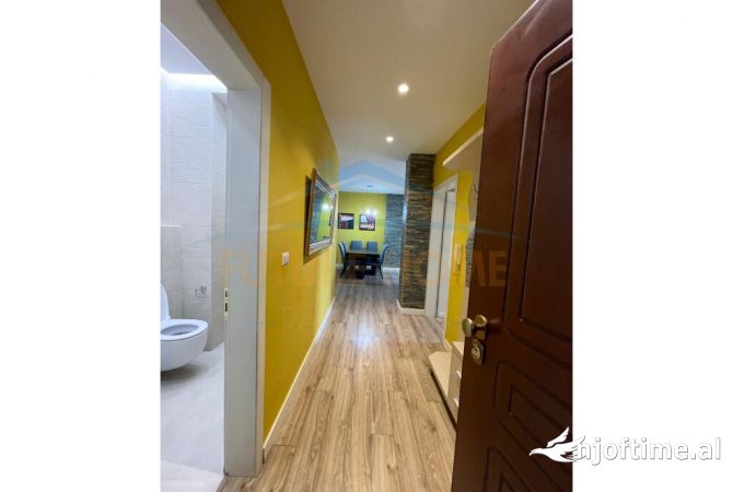 Shtepi me qera Apartament ne Tirane, 3+1, Mobilimi E mobiluar, Pagesa 950  Euro.