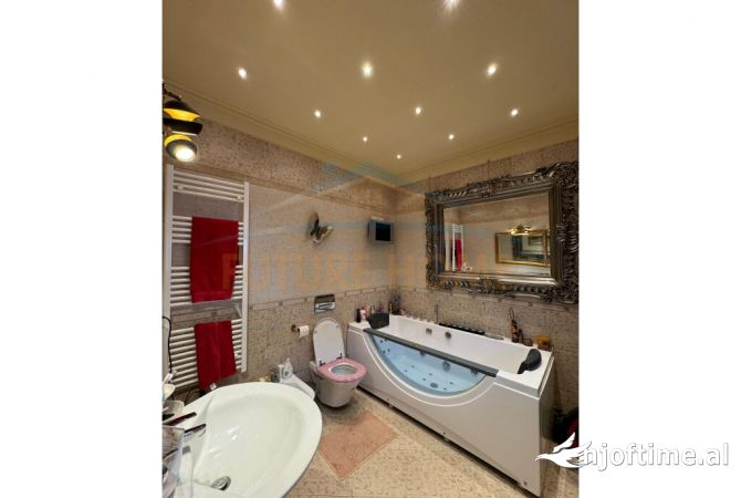Shtepi me qera 3+1 ne Tirane - 2,700 Euro