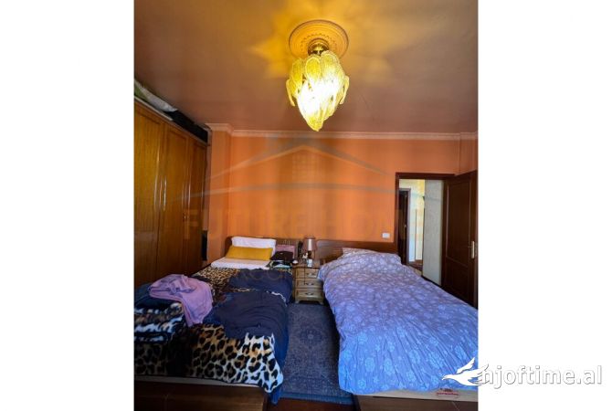 Shtepi me qera Apartament ne Tirane, 3+1, Mobilimi E mobiluar, Pagesa 2,700  Euro.