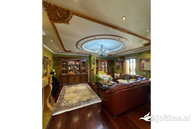 Shtepi me qera Apartament ne Tirane, 3+1, Mobilimi E mobiluar, Pagesa 2,700  Euro.