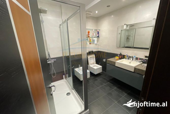 Shtepi me qera Apartament ne Tirane, 3+1, Mobilimi E mobiluar, Pagesa 1,500  Euro.