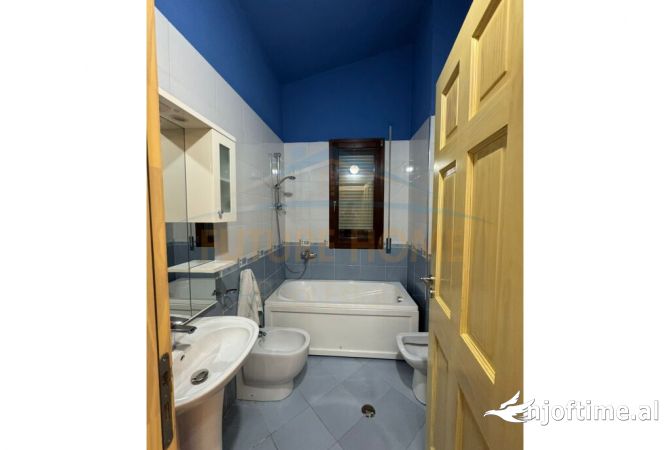 Shtepi me qera Apartament ne Tirane, 2+1, Mobilimi E mobiluar, Pagesa 800  Euro.