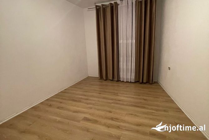 Shtepi ne shitje Apartament ne Tirane, 2+1, Mobilimi Bosh, pa mobiluar, Pagesa 123,000  Euro.