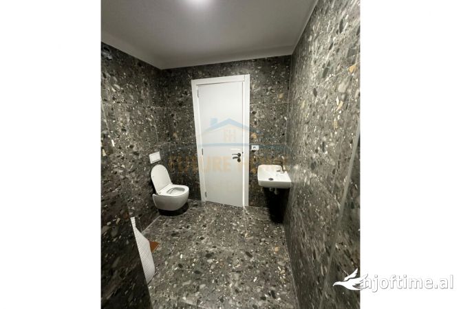 Shtepi ne shitje Duplex(shtepi me 2 kate) ne Tirane, 1+1, Mobilimi Pjeserisht e mobiluar, Pagesa 240,000  Euro.