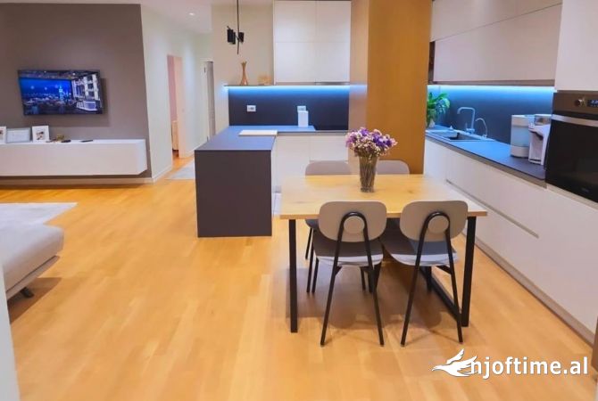 Shtepi ne shitje Apartament ne Tirane, 2+1, Mobilimi E mobiluar, Pagesa 219,000  Euro.