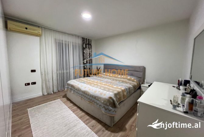 Shtepi ne shitje Apartament ne Tirane, 3+1, Mobilimi E mobiluar, Pagesa 150,000  Euro.
