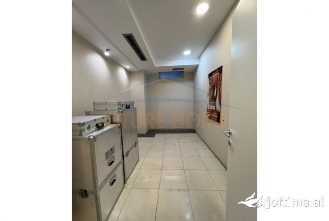 Ambient biznesi me qera 3+1 ne Tirane - 1,500 Euro