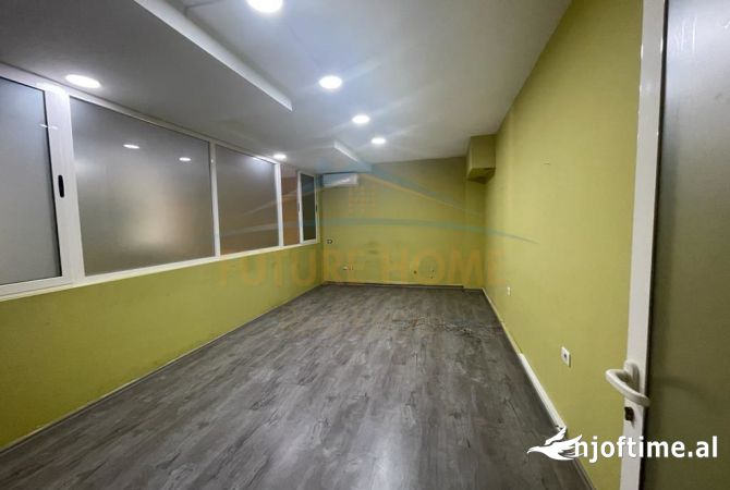 Ambient per Qera tek Shallvaret, Qender.