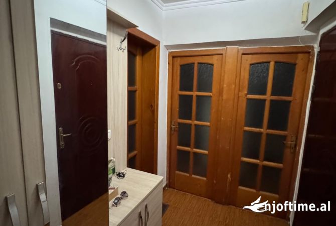 Shtepi ne shitje Apartament ne Tirane, 2+1, Mobilimi E mobiluar, Pagesa 100,000  Euro.
