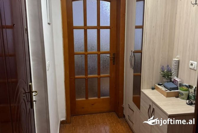 Shtepi ne shitje Apartament ne Tirane, 2+1, Mobilimi E mobiluar, Pagesa 100,000  Euro.