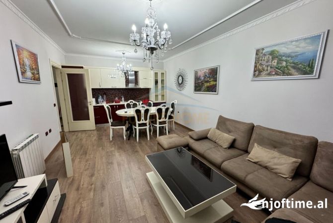 Shtepi me qera Apartament ne Tirane, 2+1, Mobilimi E mobiluar, Pagesa 800  Euro.