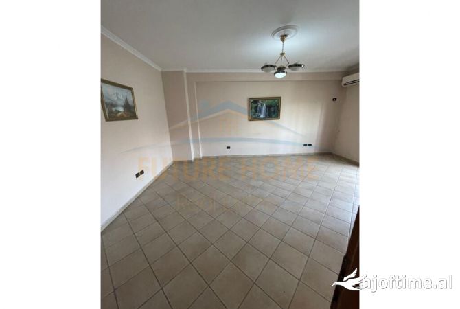 Shtepi ne shitje Apartament ne Tirane, 2+1, Mobilimi Bosh, pa mobiluar, Pagesa 250,000  Euro.
