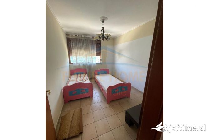 Shtepi ne shitje Apartament ne Tirane, 2+1, Mobilimi Bosh, pa mobiluar, Pagesa 250,000  Euro.