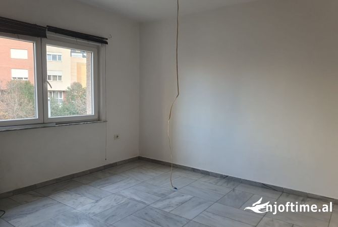 Ambient biznesi me qera 3+1 ne Tirane - 950 Euro