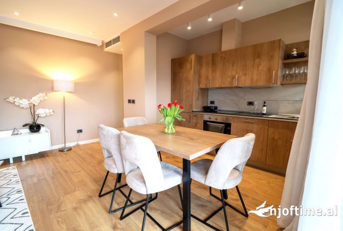 Shtepi me qera 2+1 ne Tirane - 1,400 Euro