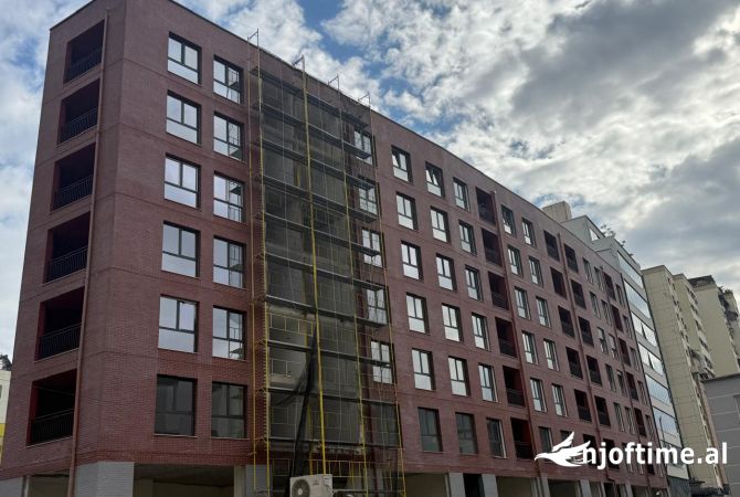 Ambient biznesi me qera 3+1 ne Tirane - 2,200 Euro