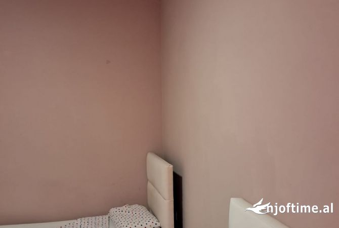 Shtepi me qera Apartament ne Tirane, Garsoniere, Mobilimi E mobiluar, Pagesa 25,000  Leke.