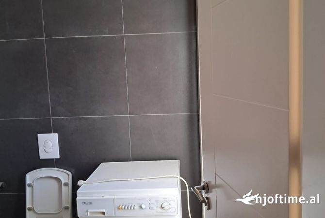 Shtepi me qera Apartament ne Tirane, Garsoniere, Mobilimi E mobiluar, Pagesa 25,000  Leke.