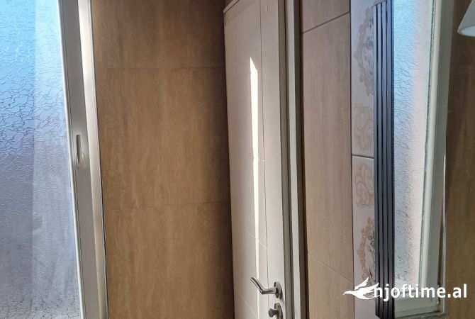 Shtepi me qera Apartament ne Tirane, Garsoniere, Mobilimi E mobiluar, Pagesa 25,000  Leke.