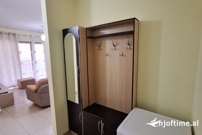 Shtepi me qera Apartament ne Tirane, 3+1, Mobilimi E mobiluar, Pagesa 380  Euro.