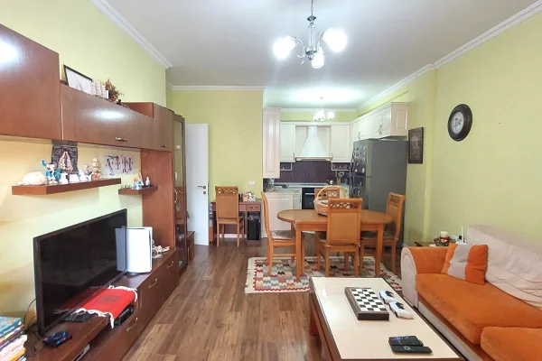 Shtepi ne shitje 2+1 ne Tirane - 140,000 Euro