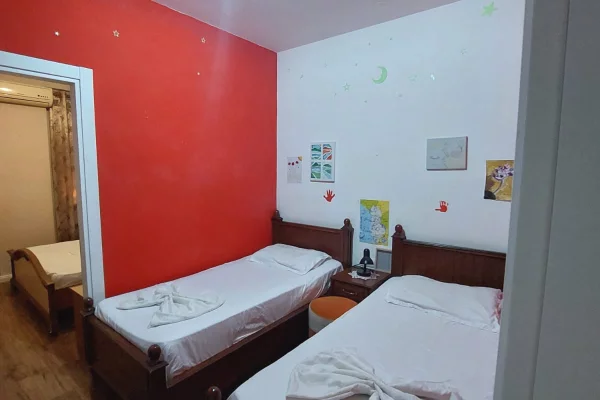 Shtepi ne shitje Apartament ne Tirane, 2+1, Mobilimi E mobiluar, Pagesa 140,000  Euro.