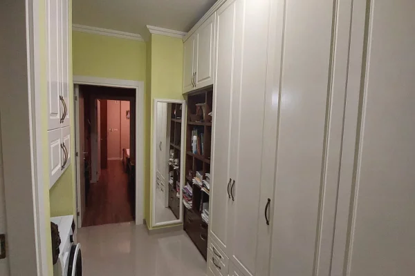 Shtepi ne shitje Apartament ne Tirane, 2+1, Mobilimi E mobiluar, Pagesa 140,000  Euro.