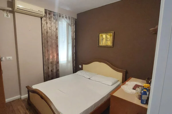 Shtepi ne shitje Apartament ne Tirane, 2+1, Mobilimi E mobiluar, Pagesa 140,000  Euro.