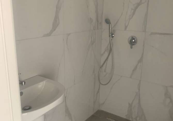 Shtepi me qera Apartament ne Tirane, 1+1, Mobilimi Pjeserisht e mobiluar, Pagesa 300  Euro.