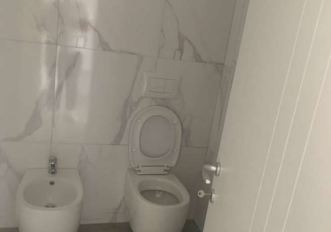 Shtepi me qera Apartament ne Tirane, 1+1, Mobilimi Pjeserisht e mobiluar, Pagesa 300  Euro.