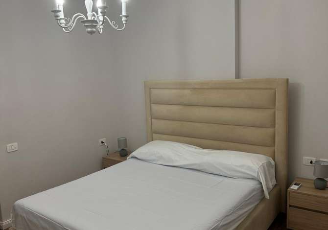 Shtepi me qera Apartament ne Tirane, 2+1, Mobilimi E mobiluar, Pagesa 700  Euro.