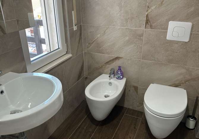 Shtepi me qera Apartament ne Tirane, 2+1, Mobilimi E mobiluar, Pagesa 700  Euro.