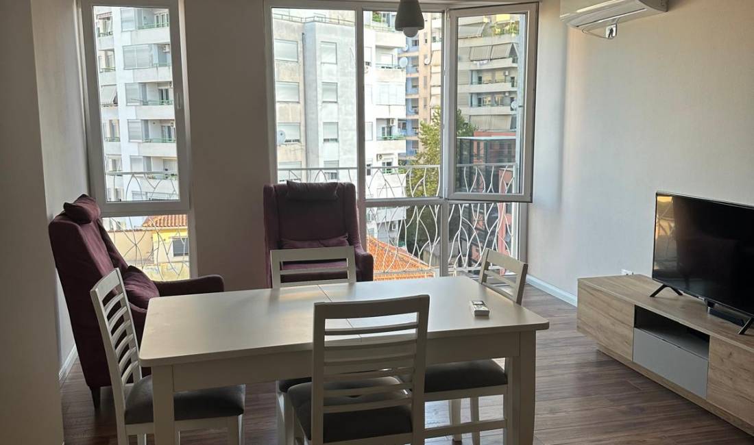 Shtepi me qera Apartament ne Tirane, 2+1, Mobilimi E mobiluar, Pagesa 700  Euro.