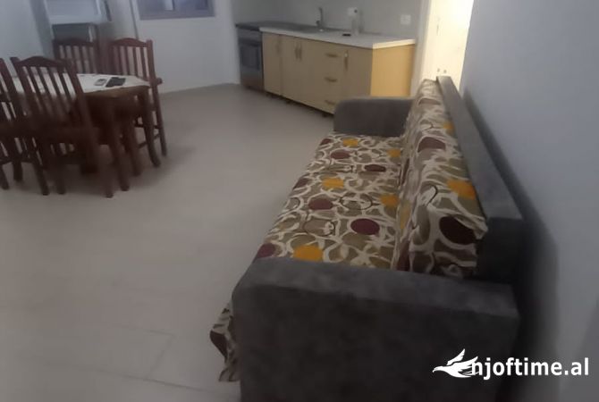 Shtepi me qera Apartament ne Tirane, 2+1, Mobilimi E mobiluar, Pagesa 40,000  Leke.