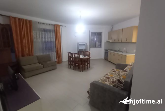 Shtepi me qera 2+1 ne Tirane - 40,000 Leke