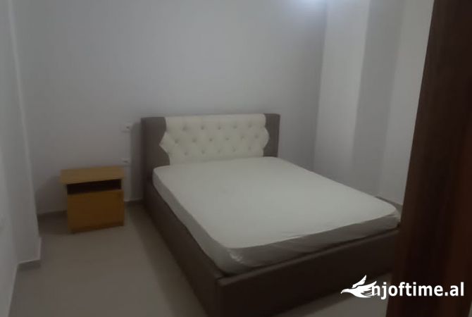 Shtepi me qera 2+1 ne Tirane - 40,000 Leke