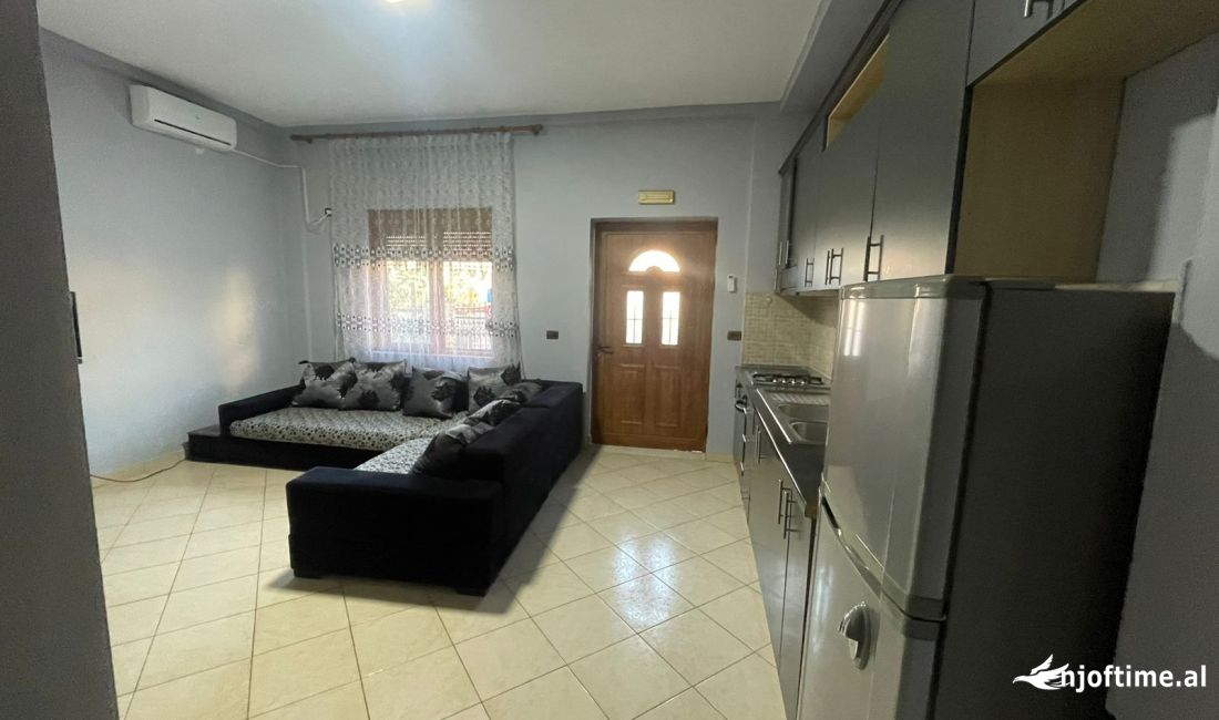 Shtepi me qera Shtepi Private ne Tirane, 2+1, Mobilimi E mobiluar, Pagesa 450  Euro.