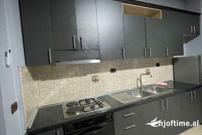 Shtepi me qera Shtepi Private ne Tirane, 2+1, Mobilimi E mobiluar, Pagesa 450  Euro.