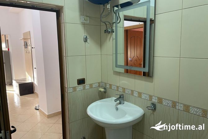 Shtepi me qera Shtepi Private ne Tirane, 2+1, Mobilimi E mobiluar, Pagesa 450  Euro.