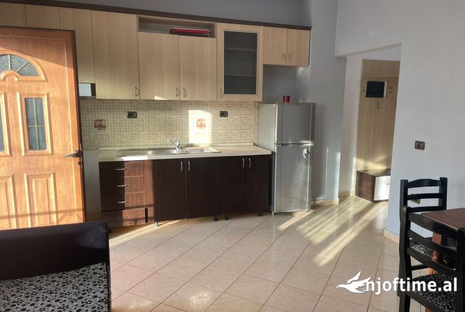 Shtepi me qera Shtepi Private ne Tirane, 2+1, Mobilimi E mobiluar, Pagesa 450  Euro.