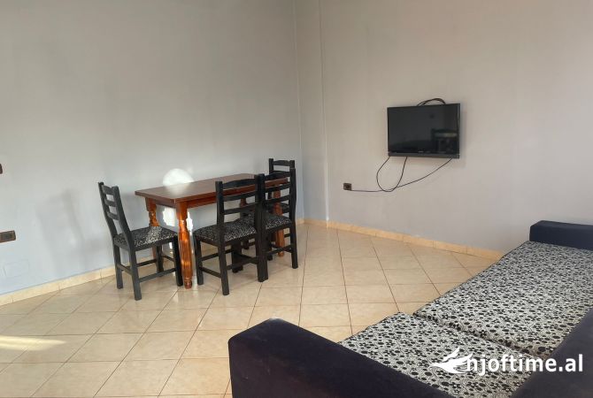 Shtepi me qera Shtepi Private ne Tirane, 2+1, Mobilimi E mobiluar, Pagesa 450  Euro.