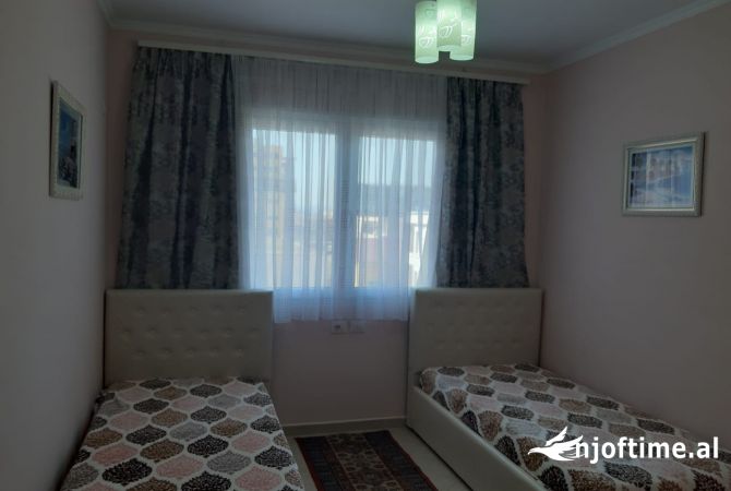 Shtepi me qera Apartament ne Tirane, 2+1, Mobilimi E mobiluar, Pagesa 50,000  Leke.