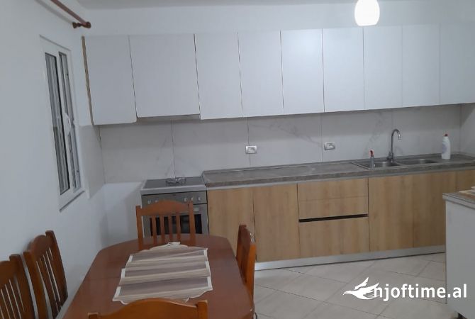 Shtepi me qera 2+1 ne Tirane - 30,000 Leke