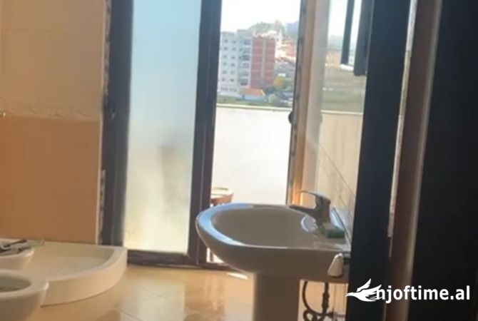Shtepi me qera 2+1 ne Tirane - 40,000 Leke