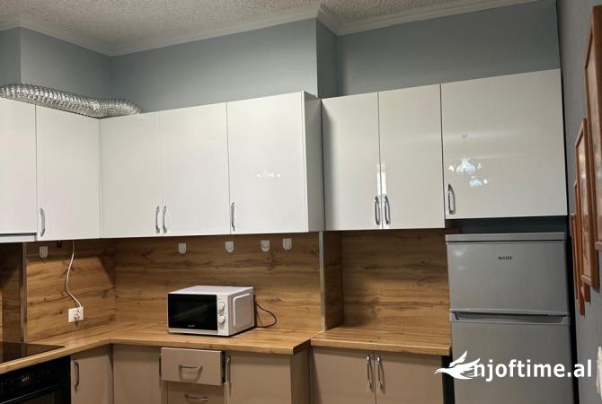 Shtepi me qera 3+1 ne Tirane - 1,200 Euro