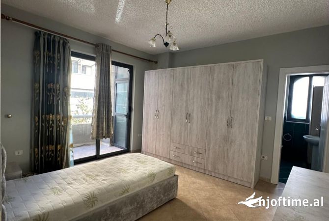 Shtepi me qera Apartament ne Tirane, 3+1, Mobilimi E mobiluar, Pagesa 1,200  Euro.