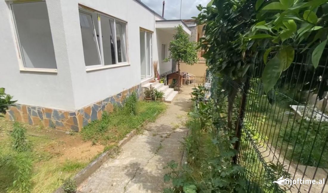 Shtepi me qera Shtepi Private ne Tirane, 2+1, Mobilimi E mobiluar, Pagesa 600  Euro.