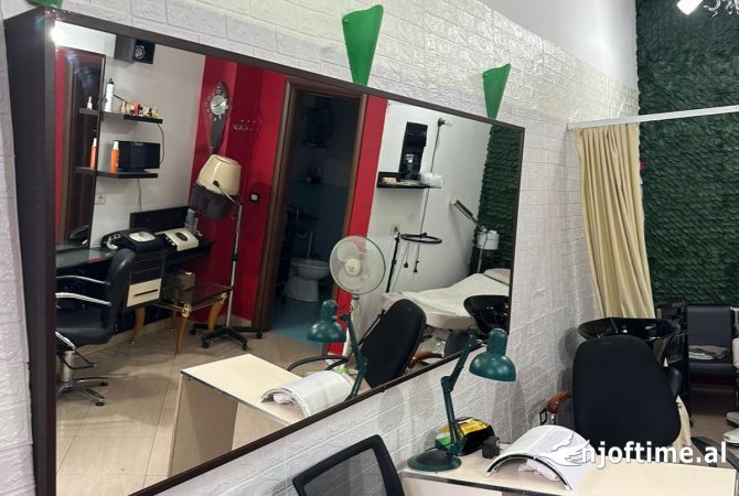 Ambient biznesi me qera 3+1 ne Tirane - 250 Euro